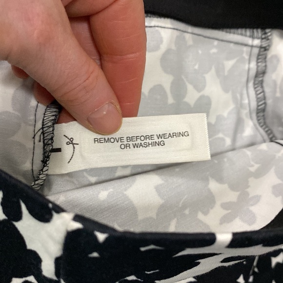 Ann Taylor A-Line Skirt Black & White Floral Skirt.Size 2. Like New. - Picture 4 of 7